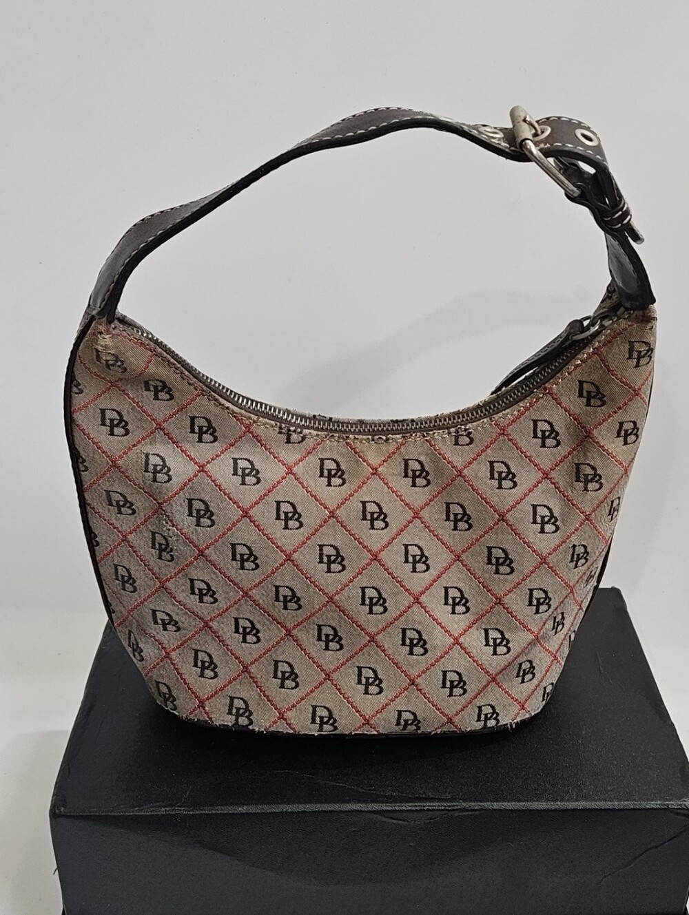 DOONEY AND BOURKE TAN‎ AND RED HANDBAG
